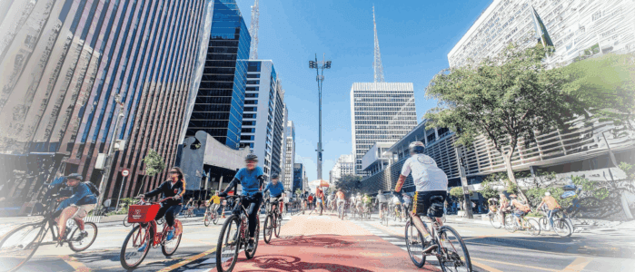 Imagem da Ótica Perez Alves em São Paulo, localizada na Rua Augusta próxima à Avenida Paulista, especializada em óculos de grau, multifocais e lentes de contato gelatinosas. Atendimento personalizado com mais de 40 anos de tradição no setor óptico.